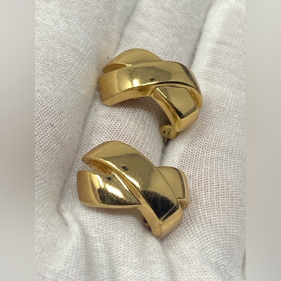Christian Dior Vintage Gold  Tone X Clip Earrings - Picture 11 of 14